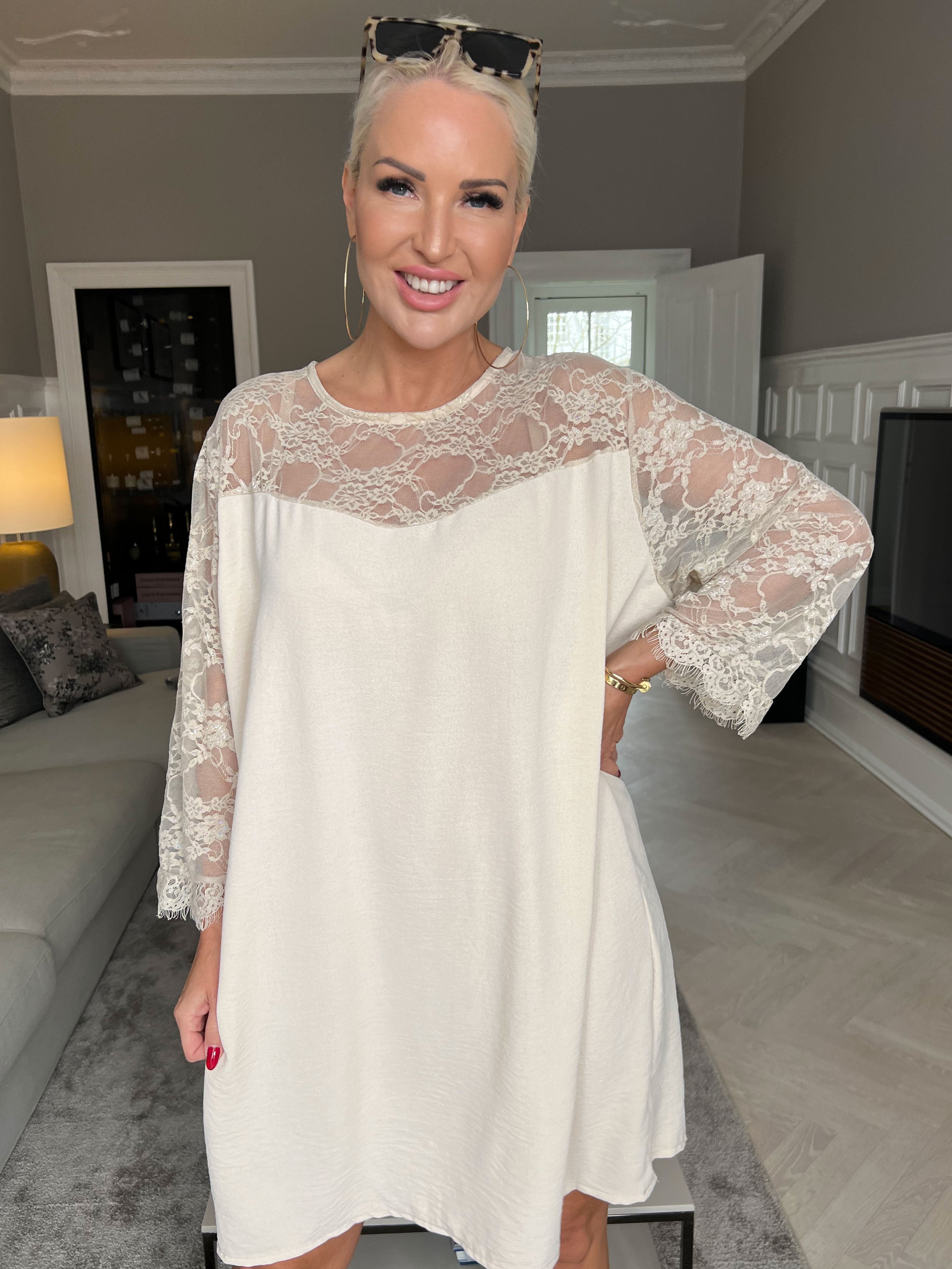 Nadine dress - Sød blonde kjole med sløjfe i ryggen